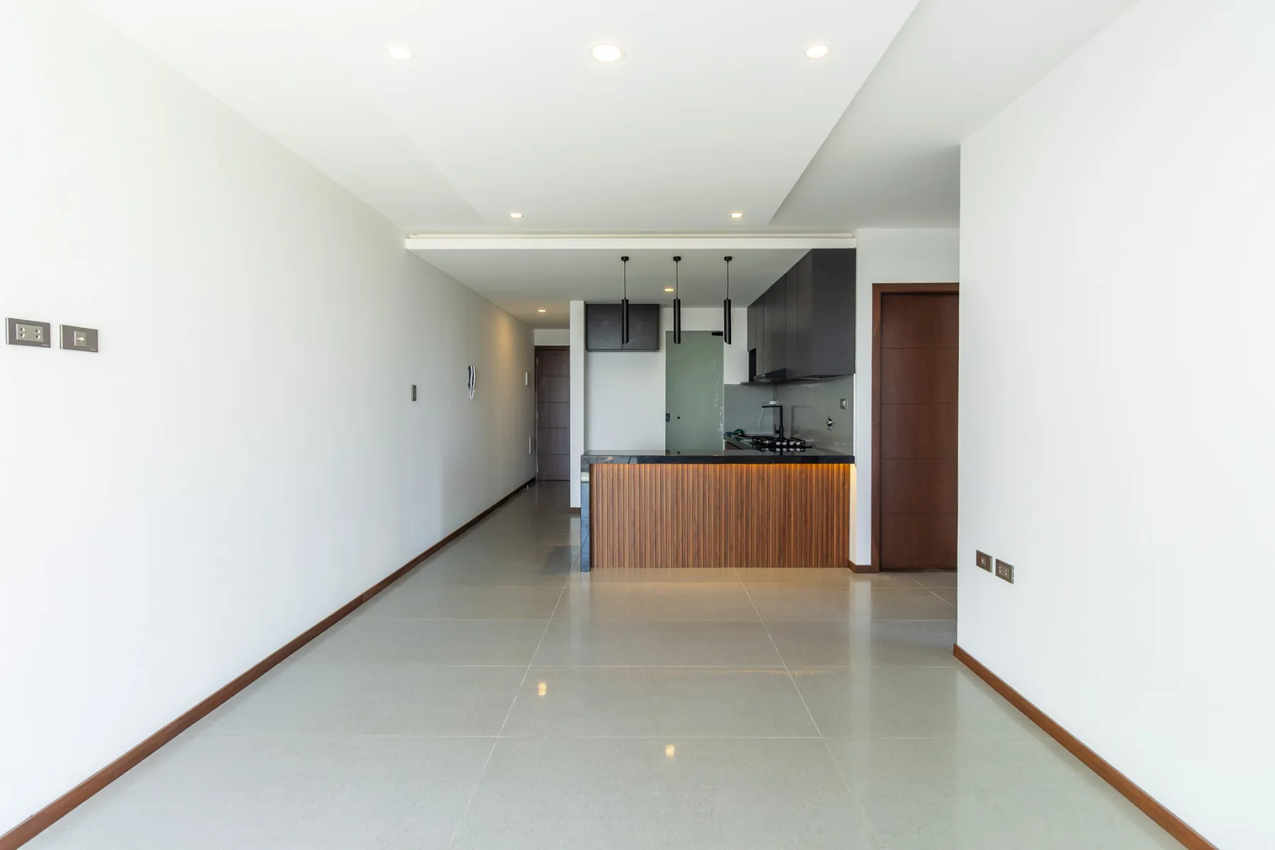 Sala y cocina vistas desde el ventanal del D22