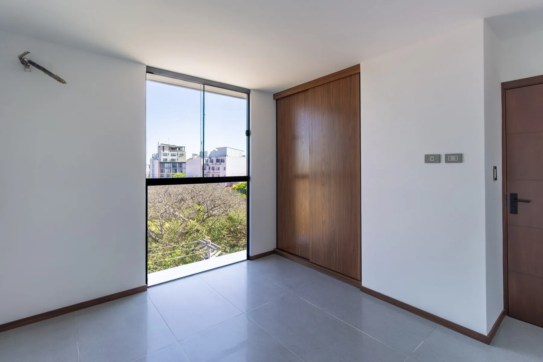 Dormitorio con vista urbana del D22